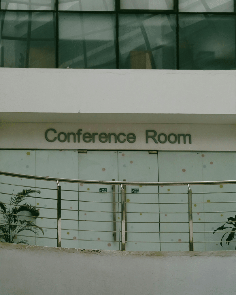 Lee más sobre el artículo ¿Organizas un evento internacional? Claves para delegar la traducción y asegurar el éxito